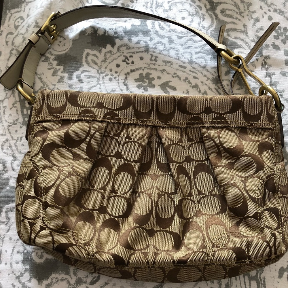 Coach shoulder bag w/ light purple interior